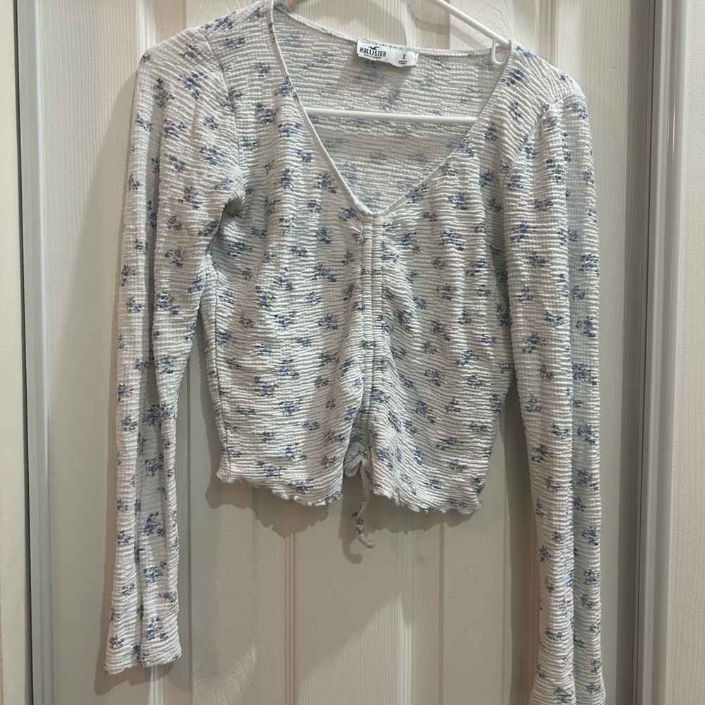 Hollister Cream Long Sleeve V-Neck Top with Blue Floral Print